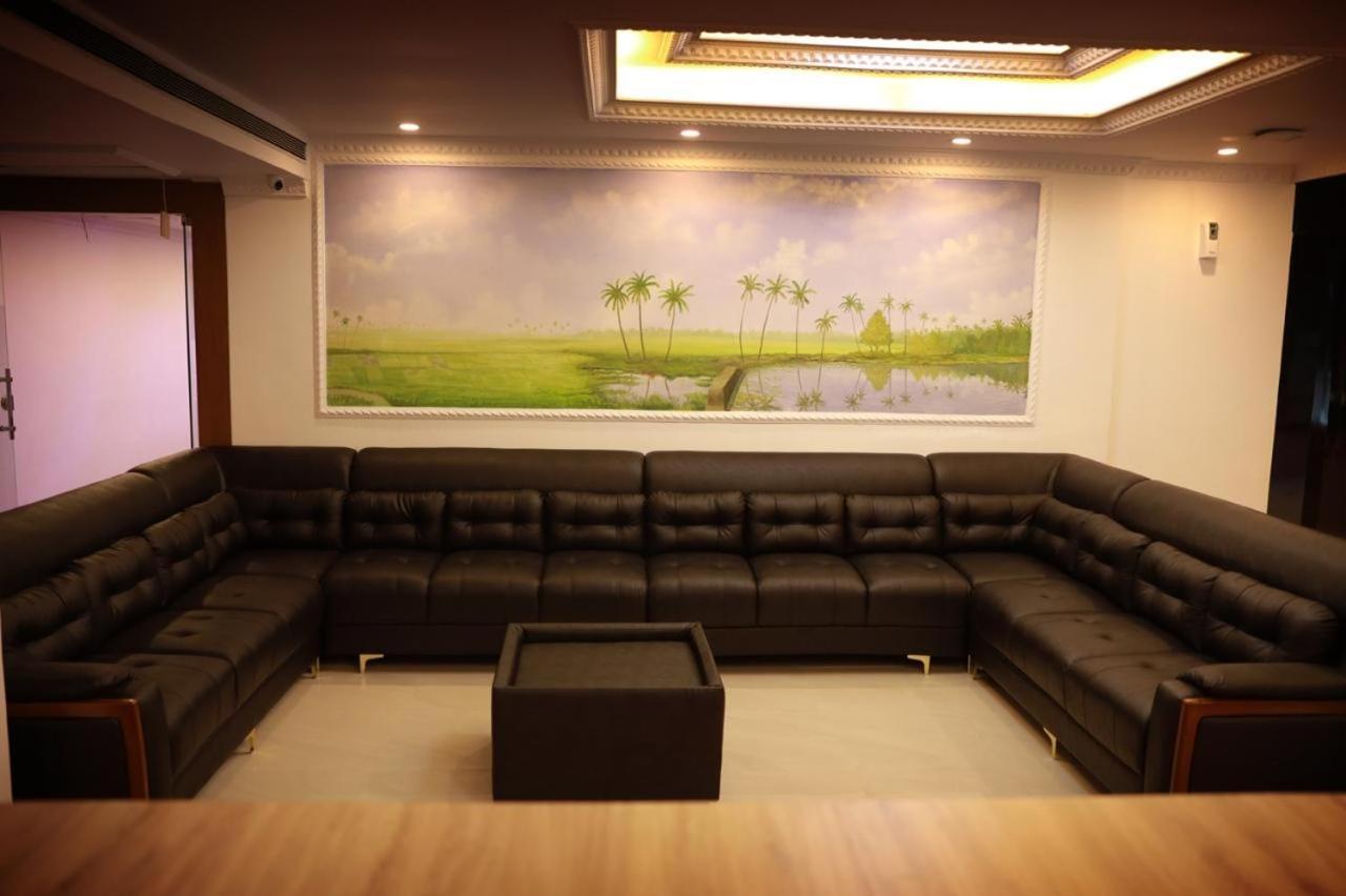 Отель Pearl Residency Ayoor Экстерьер фото
